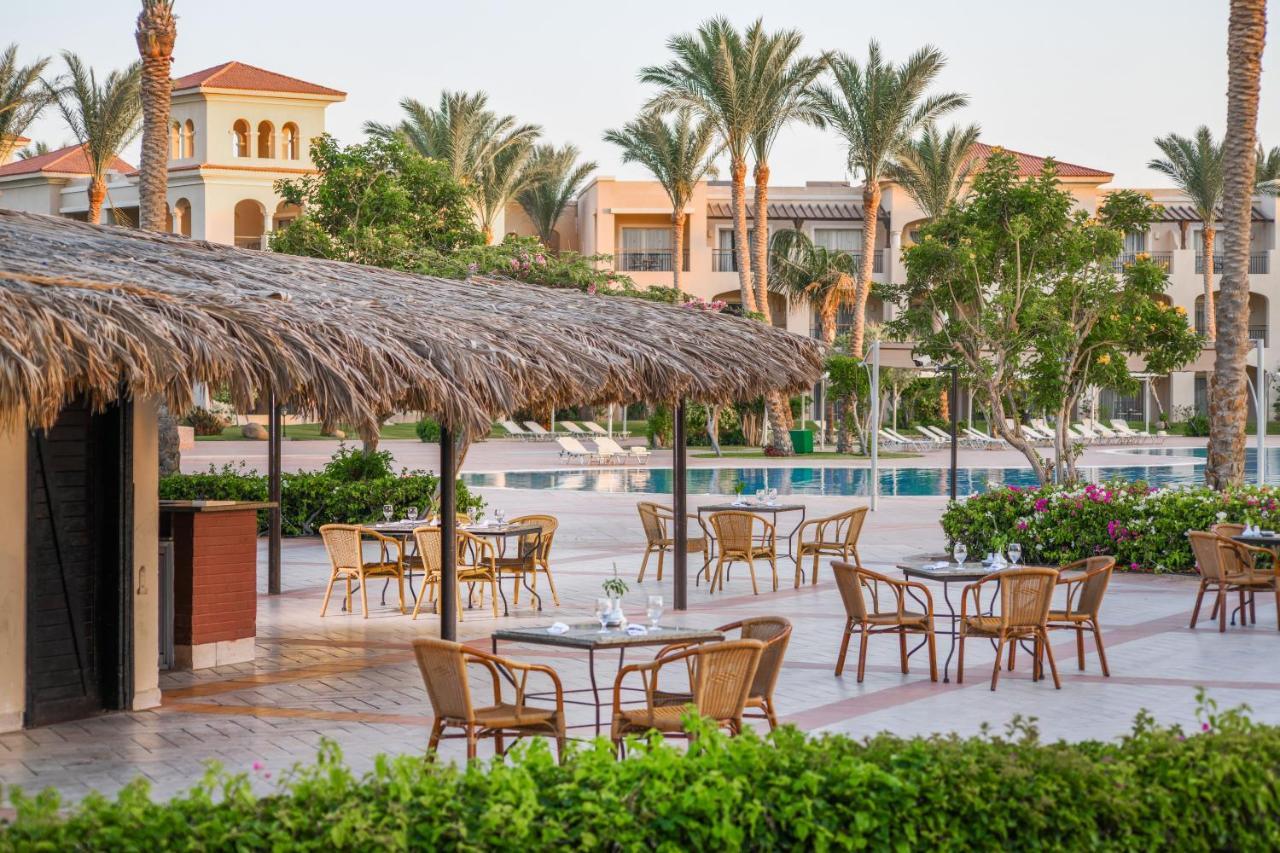 Jaz Mirabel Resort Sharm El Sheikk Exterior foto The swimming pool at the resort