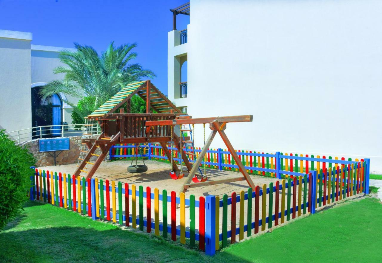 Jaz Mirabel Resort Sharm El Sheikk Exterior foto Playground at the school